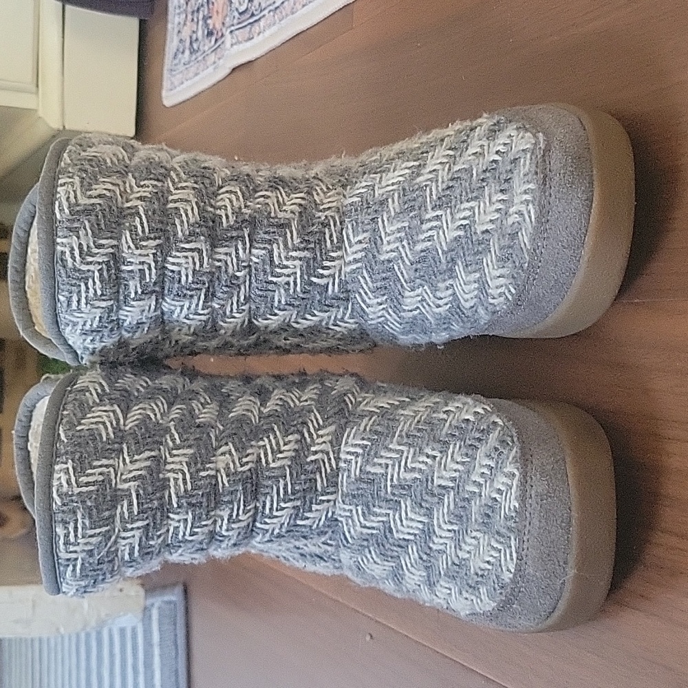 Sanuk Knit Boots - Picture 2 of 4